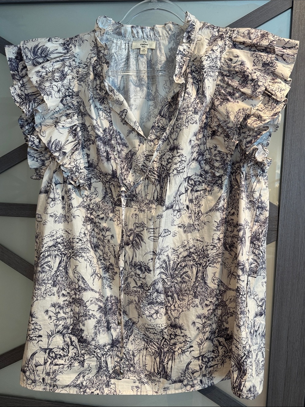 Entro Sleeveless Ruffle V-Neck Toile Print Top - White/Navy Size 2X